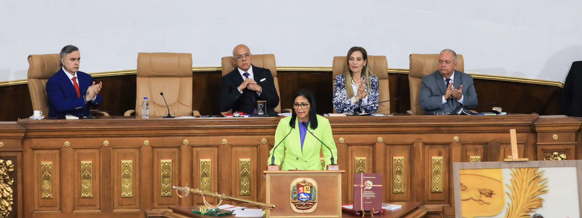 Presidenta Encargada llama a la unidad para dar batalla diplomática contra EEUU