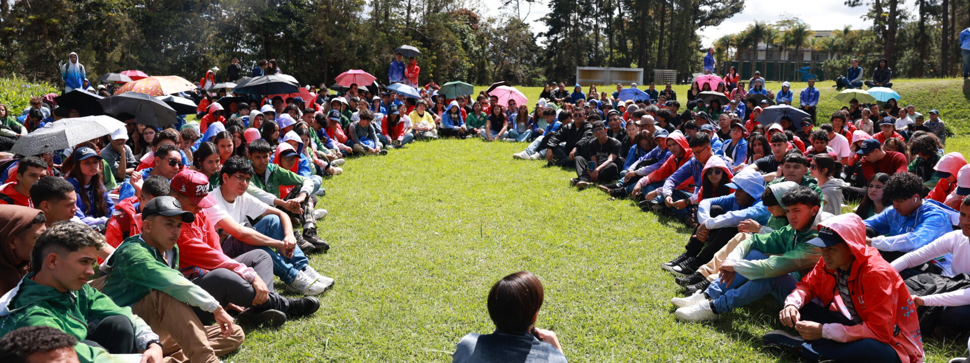 Rectora Gabriela Jiménez Ramírez ratifica compromiso de la Universidad Nacional de las Ciencias con la paz y el desarrollo