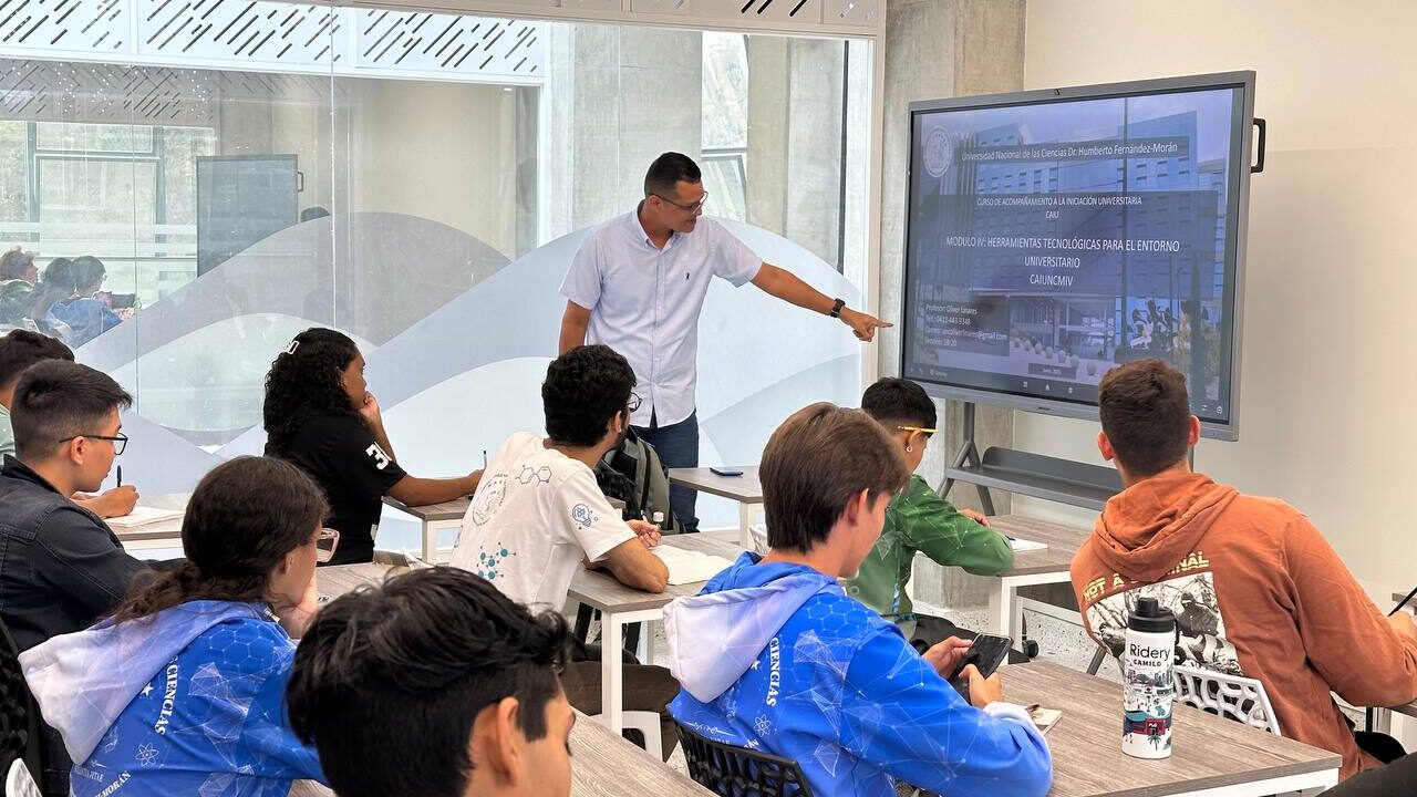 Universidad Nacional de las Ciencias Dr. Humberto Fernández Morán promueve conocimiento científico soberano