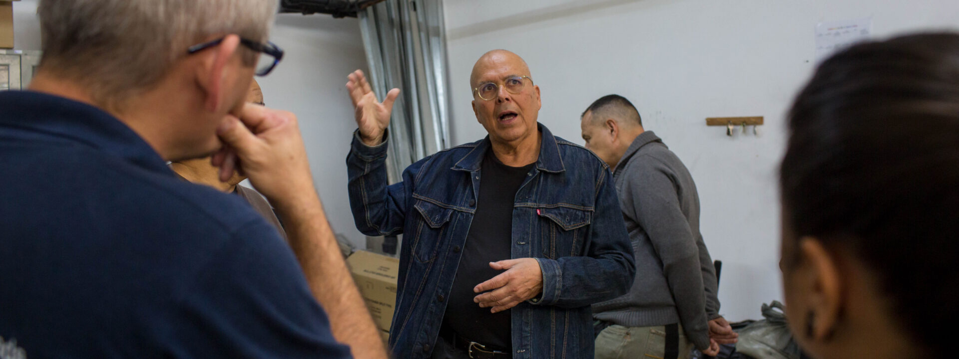 Ciencia y arte se unen en el IVIC para rescatar el mural Estudio de interrelación del color