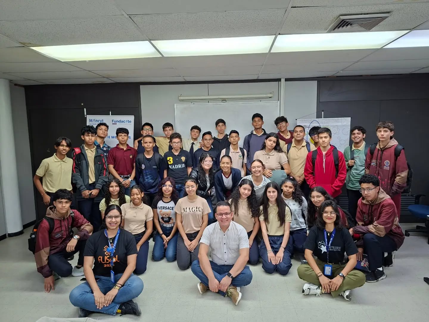 Jóvenes de Monagas se forman en métodos avanzados de caracterización de nanomateriales