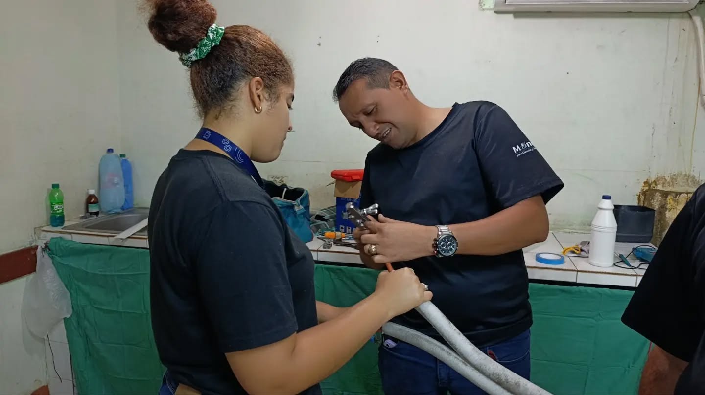 BRIGADA DE CAYAPA HEROICA OPTIMIZA SISTEMAS DE CLIMATIZACIÓN EN EL CDI JUAN PABLO ROJAS PAUL DE MATURÍN
