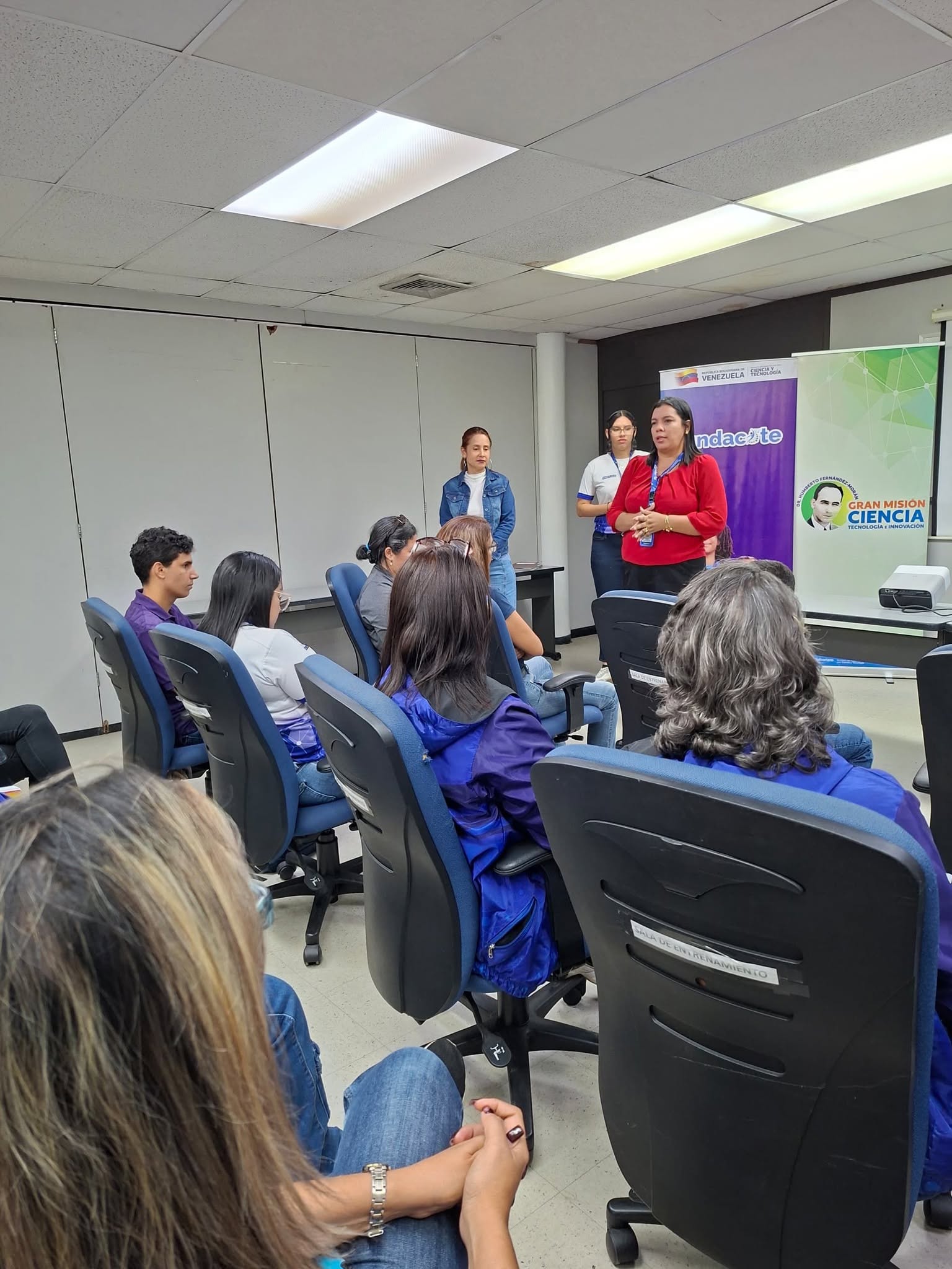 Mujeres monaguenses debaten sobre pedagogía digital y el uso didáctico de los videojuegos